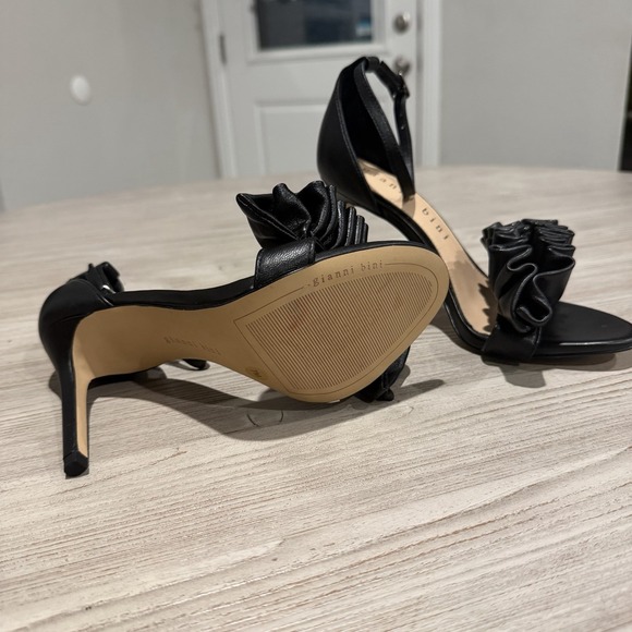 Gianni Bini Women's Sandal Ankle Strap 3D Black Floral Heels Leather Size 7 NWOB - Picture 3 of 8